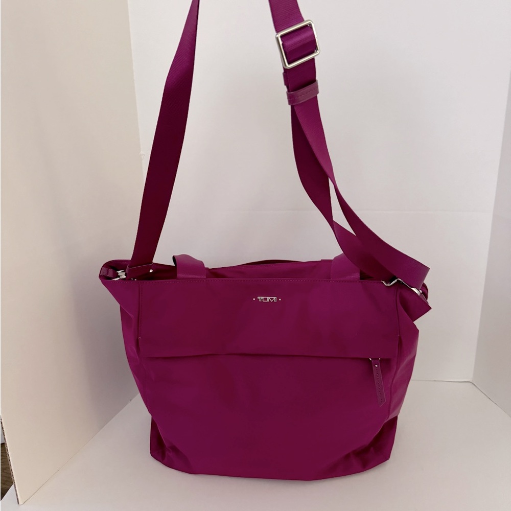 Tumi tote:crossbody